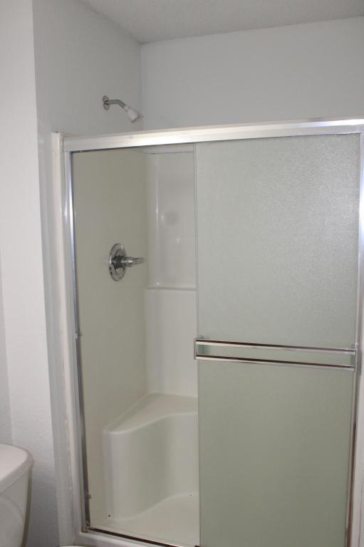 Building Photo - 900 SW Peach Tree Ln