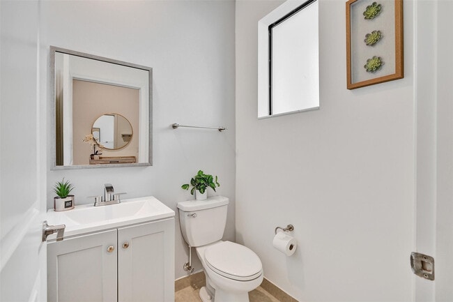 Building Photo - 20741 NE 5th Ct