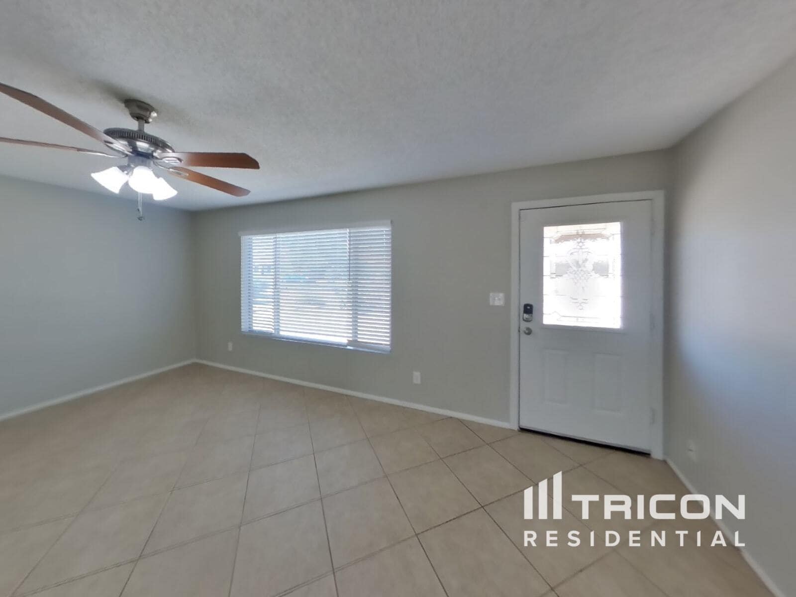 Building Photo - 3727 E Dahlia Dr