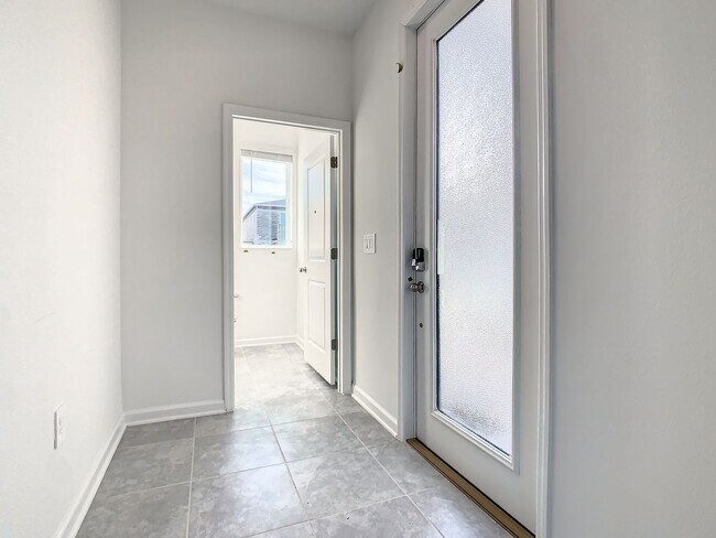 Building Photo - 409 Bogey Dr
