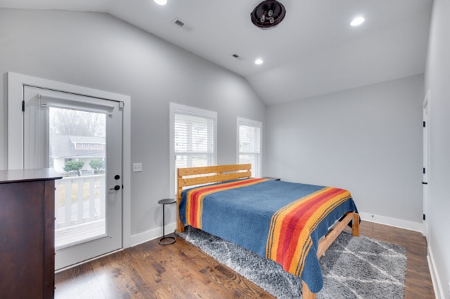 Building Photo - 338 Vivelle Ave