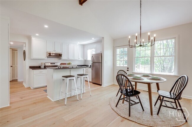 Building Photo - 315 Davis St