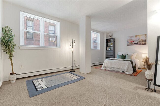 Building Photo - 46 Lewis St