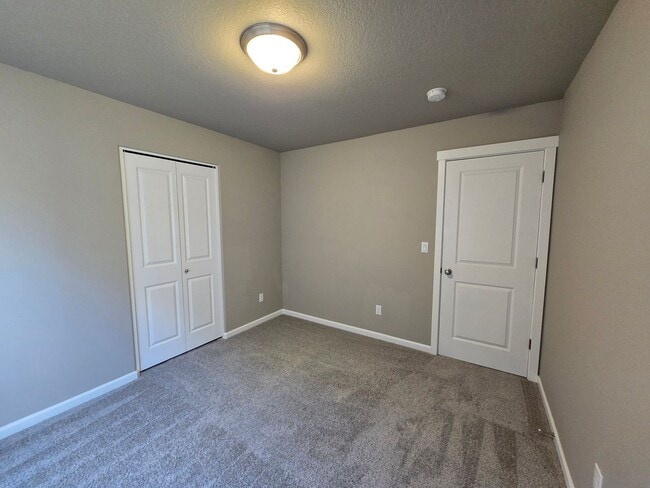 Building Photo - Terrific Orenco Station area 4 BR, 3.5 BA ...