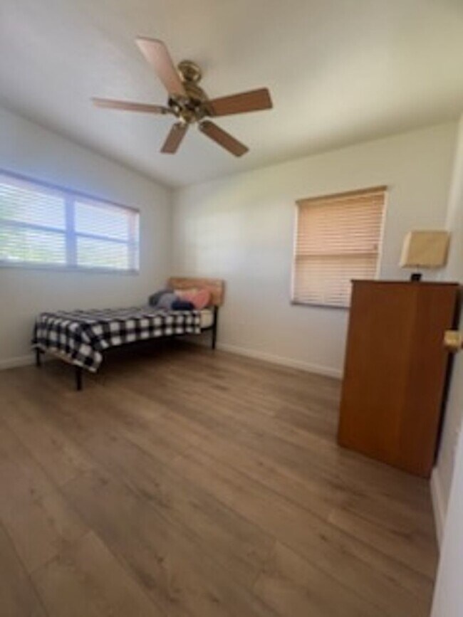 Building Photo - 247 Cocos Dr