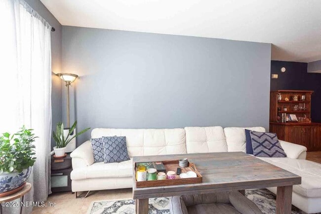 Building Photo - 13700 Richmond Park Dr N