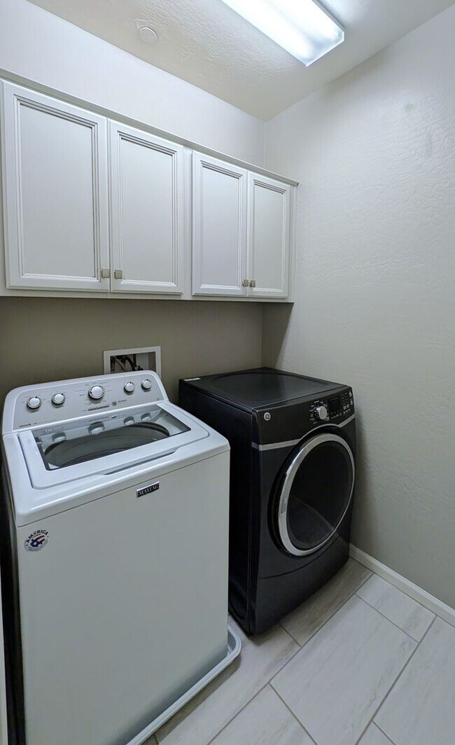 Building Photo - 3 Bedroom Condo in the Siena Community Near S Dobson Rd and W Queen Creek Rd!