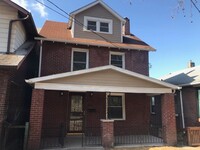 Building Photo - Super Cute 2 Bedroom, 1 Bath Brick Home - ...