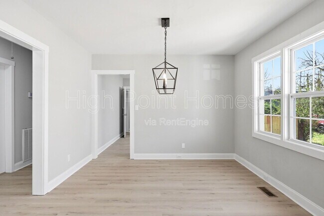 Building Photo - 2406 Kirby Ave