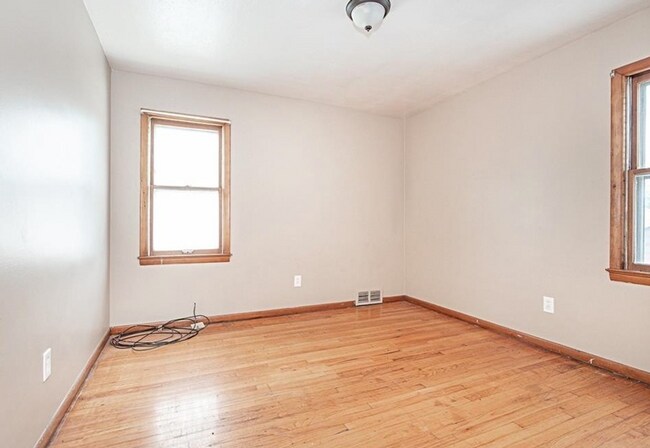 Building Photo - 4633 Warner Rd