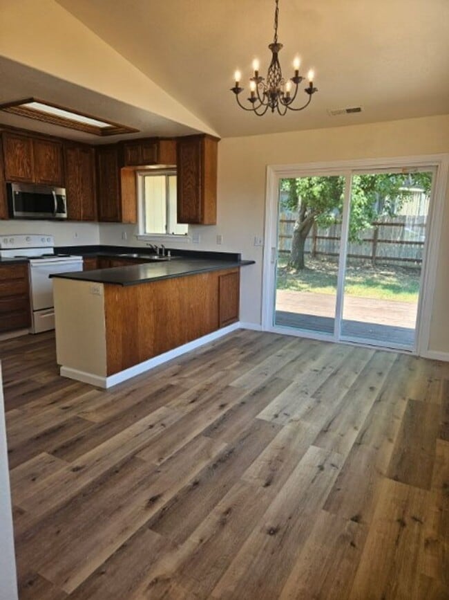 Building Photo - LAkeport Available NOW!