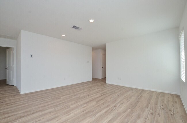 Building Photo - 18119 Rockvine Dr