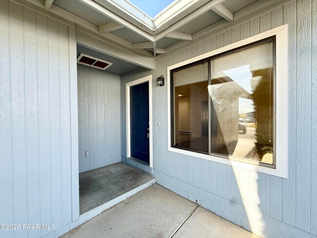 Building Photo - 3040 N Starlight Dr