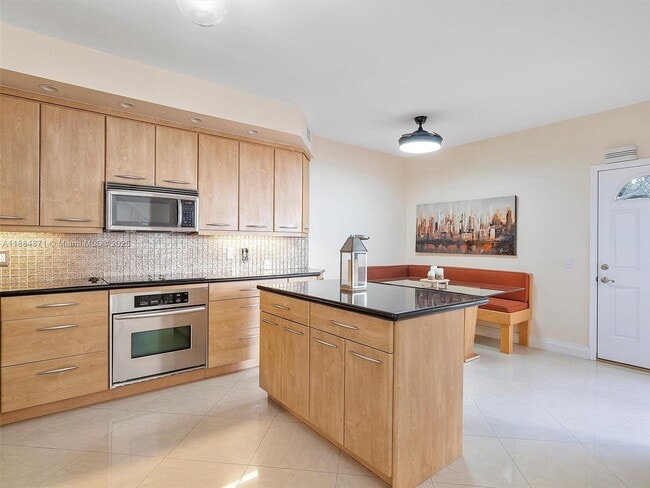 Building Photo - 3620 Yacht Club Dr