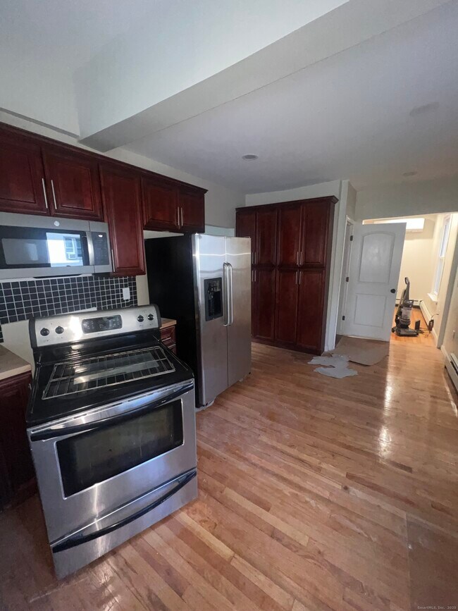 Building Photo - 121 Pond Lily Ave