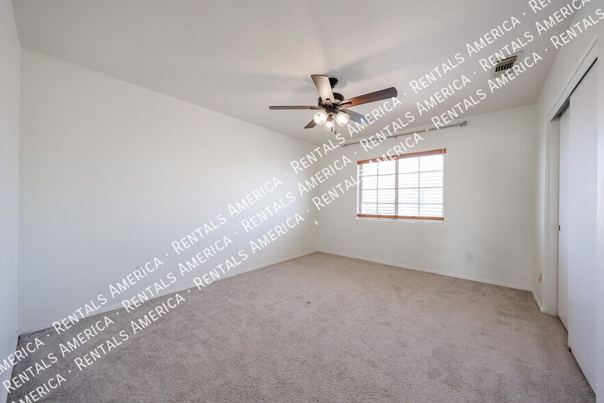Building Photo - 820 N Granada Dr