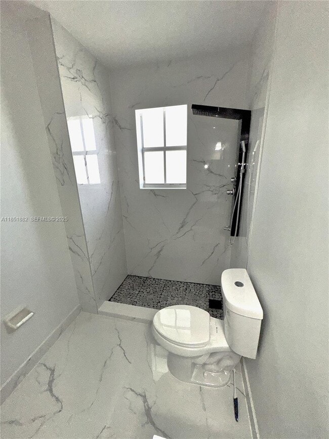 Building Photo - 2933 SE 2nd Dr