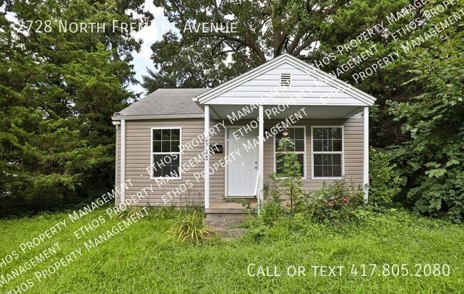 Primary Photo - 2728 N Fremont Ave