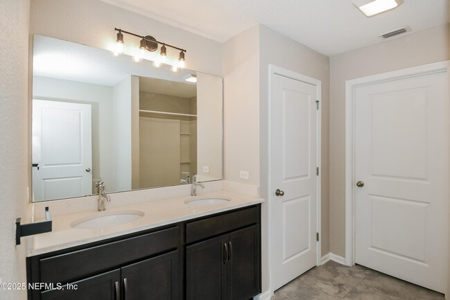Building Photo - 3040 Greywood Ln