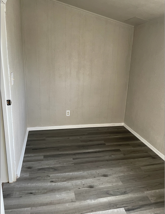 Building Photo - 829 W Franklin St