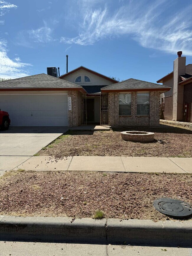Building Photo - "Charming 3-Bed, 2-Bath Oasis in El Paso -...