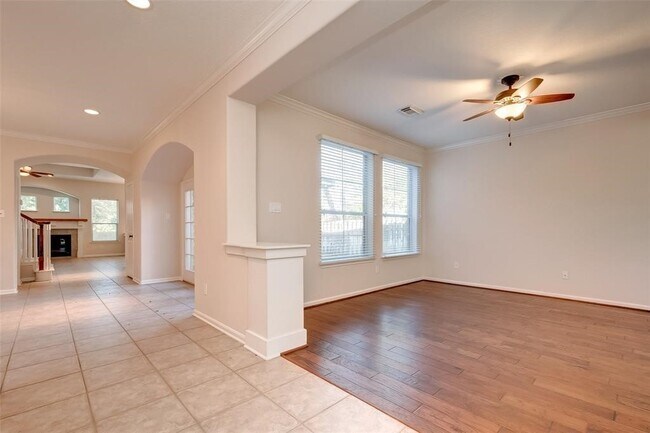 Building Photo - 34 N Longsford Cir