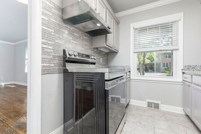 Building Photo - 1166 Castlevale Dr