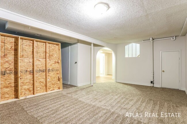 Building Photo - 3603 W 90th Pl