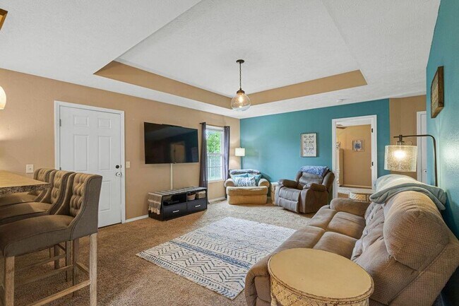 Building Photo - 4101 N Thistle Dr