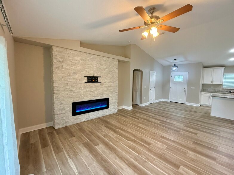 Building Photo - 2139 Sutton Ridge Ave