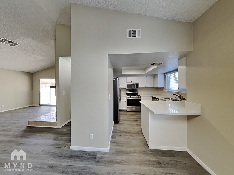 Building Photo - 5825 Goodsprings Ct