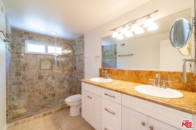 Building Photo - 4220 Towhee Dr