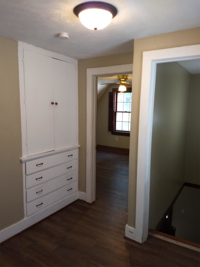 Building Photo - 904 E 17th St