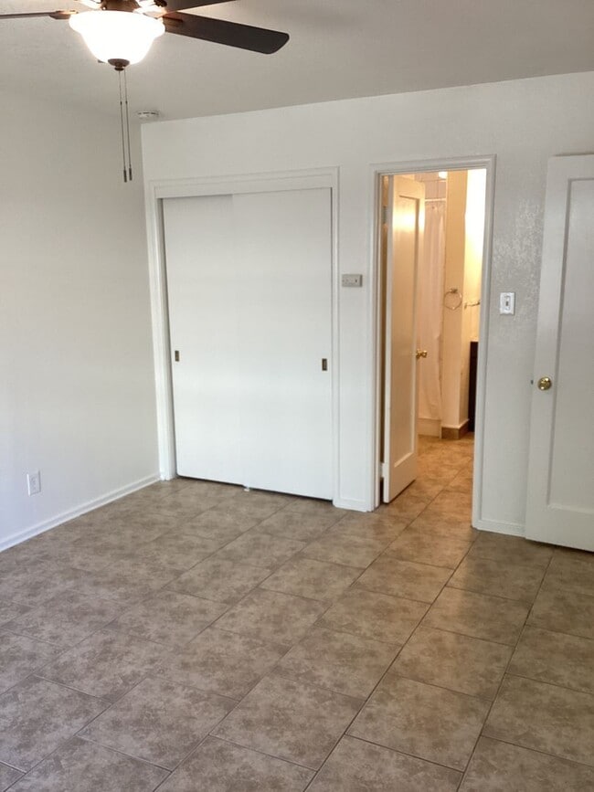 Building Photo - Very Nice One Bedroom Home Now Available In Gustine