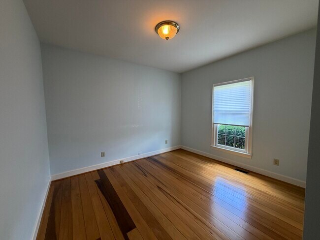 Building Photo - 1112 Pepperhill Cir