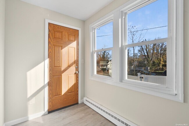 Building Photo - 14 Corona Rd