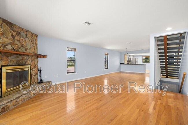 Building Photo - 12356 Capri Cir N