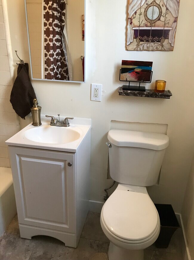 Bathroom - 3214 Castalia Ave