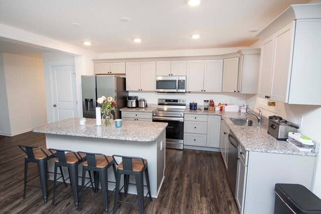 Building Photo - 37444 Castaway Dr