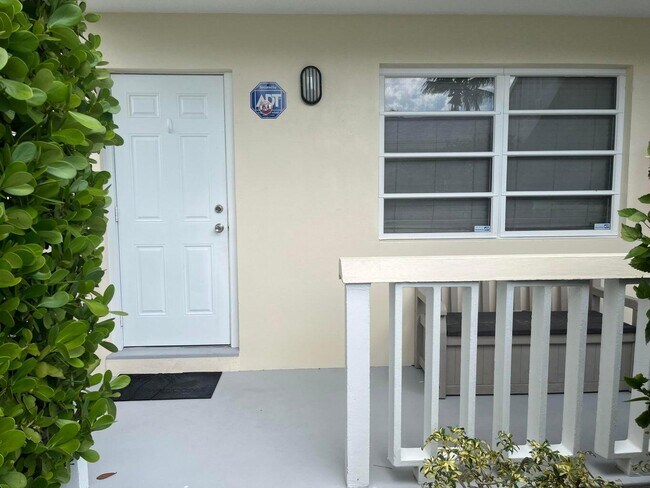 Building Photo - 325 S Ocean Breeze