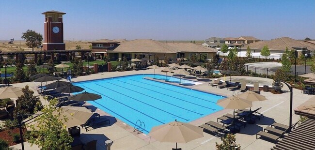 Building Photo - Stunning 4 Bed/3 Bath Belcourt Seven Oaks Home w/ $0 Deposit Option & More