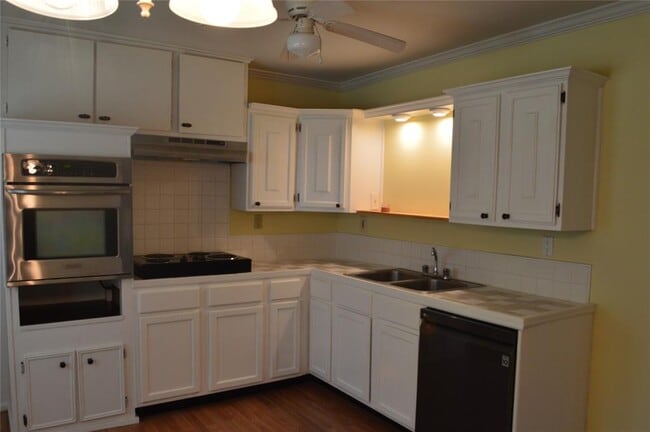 Building Photo - 2518 Waller St