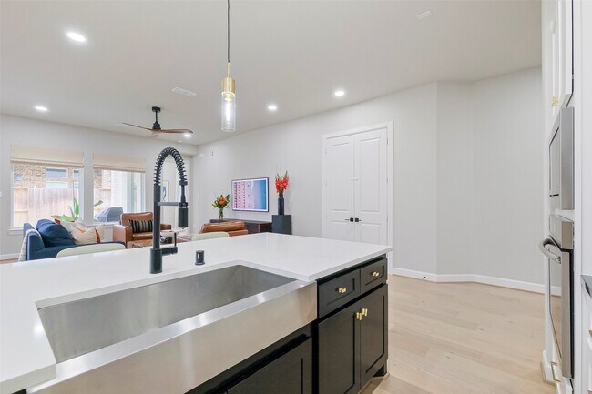 Building Photo - 2310 Precision Ln
