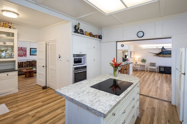 Building Photo - Casual Beach Front 3 Bedroom, 2 Bath Home ...