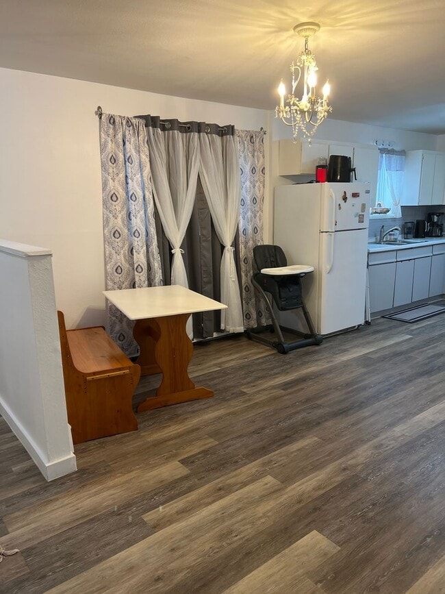 Building Photo - Duplex-Lower Unit in Aurora Subdivision