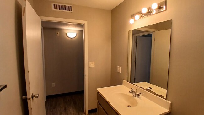 Building Photo - 60 Miller Ave SW