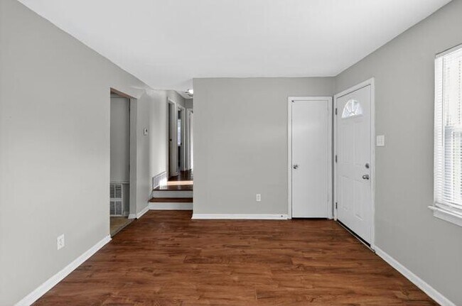 Building Photo - 896 Pawnee Ave