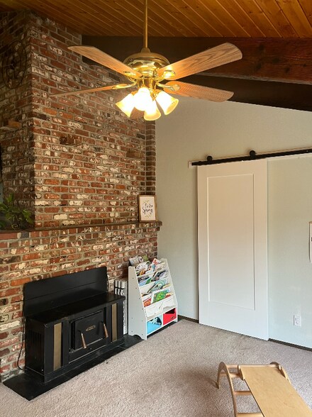 Building Photo - 104 Alturas Dr