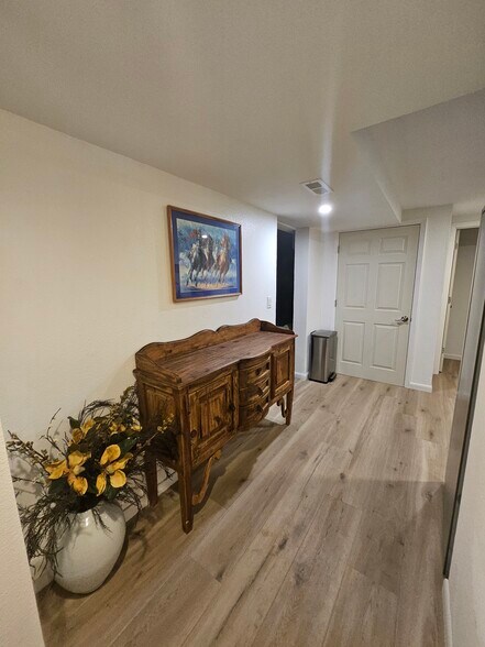 Building Photo - 5713 S Elati Way