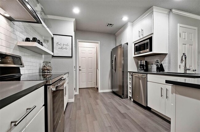 Building Photo - 7 S Prairie Dunes Dr